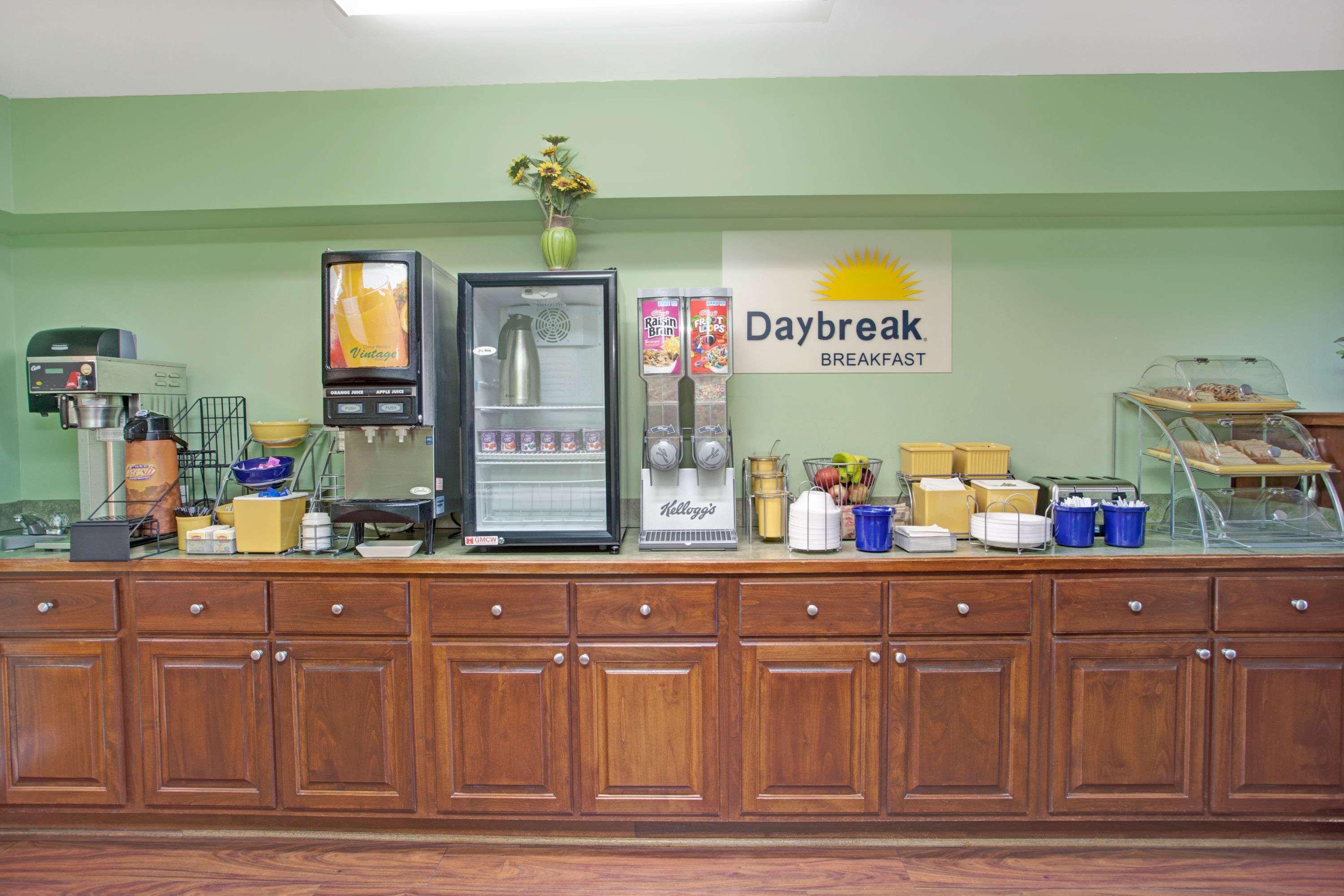 Days Inn By Wyndham Marietta White Water Eksteriør bilde